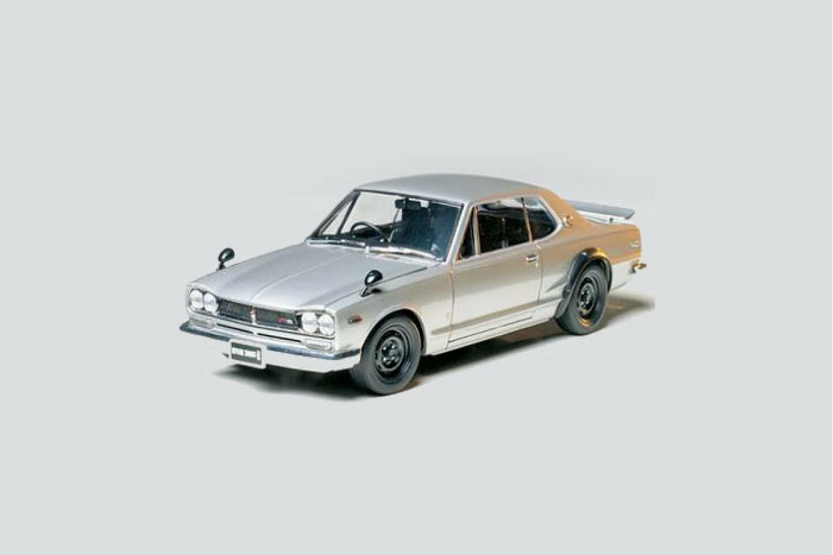 24194 | Tamiya 1/24 Nissan Skyline 2000 GT-R Hard Top Scaled Plastic Model Kit - Image 2