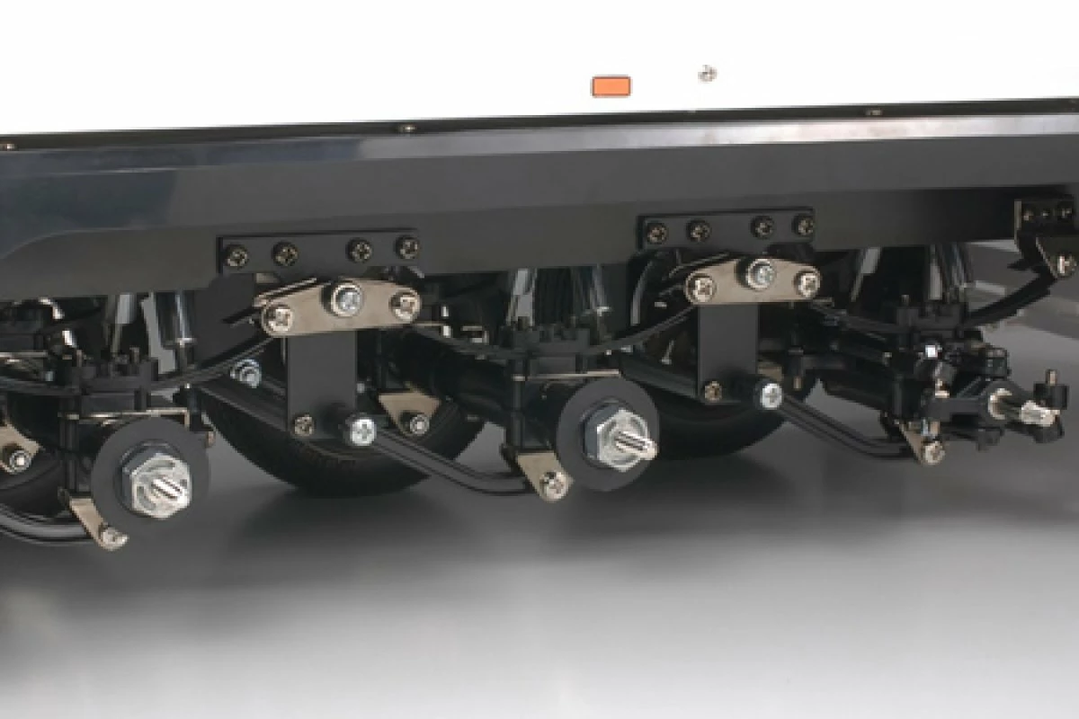 56319 | Tamiya 1/14 3-Axle Reefer Freezer Semi Tanker Trailer - Image 4