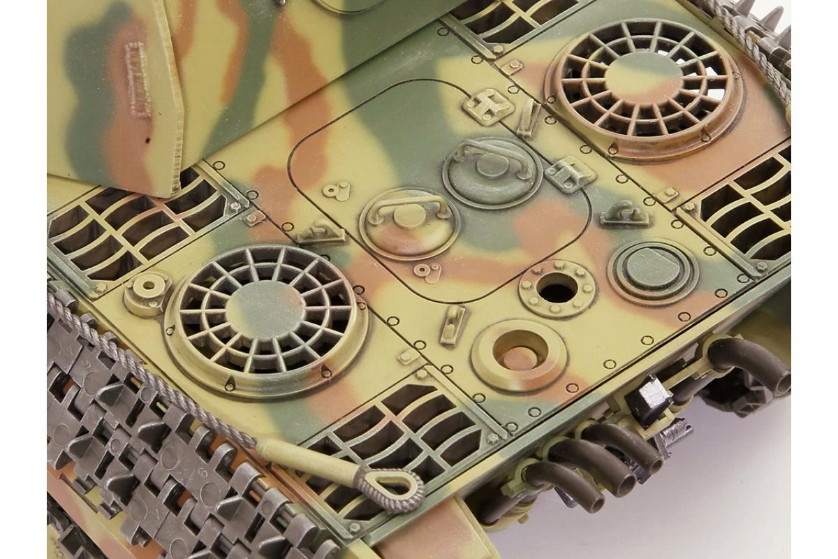 56605 | Tamiya 1/25 German Panther Ausf.A Scaled RC Tank Kit W/ Controller - Image 9