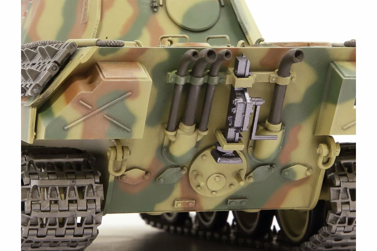 56605 | Tamiya 1/25 German Panther Ausf.A Scaled RC Tank Kit W/ Controller - Image 11